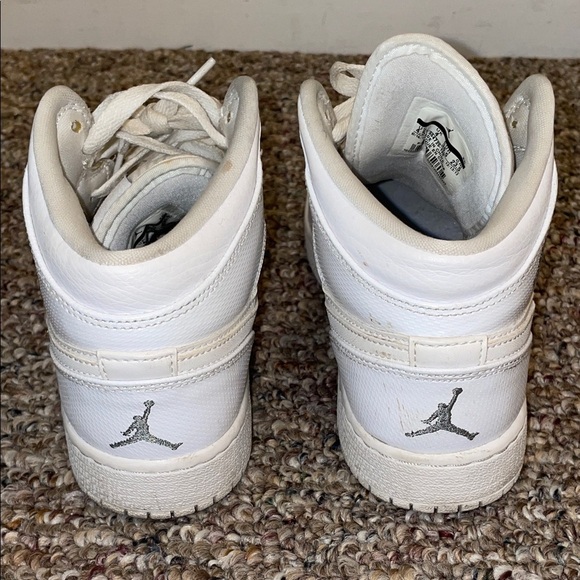 Kids Nike Air Jordan 1 High-Top Sneakers - Picture 4 of 8